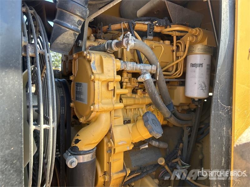 CAT CP-533E Padfoot Drum Compactor Ühe trumliga rullid