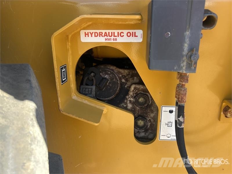 CAT CP-533E Padfoot Drum Compactor Ühe trumliga rullid