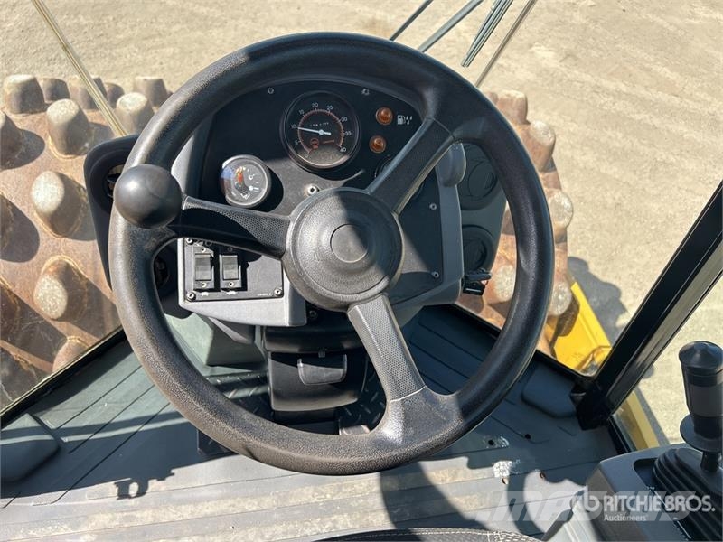 CAT CP-533E Padfoot Drum Compactor Ühe trumliga rullid