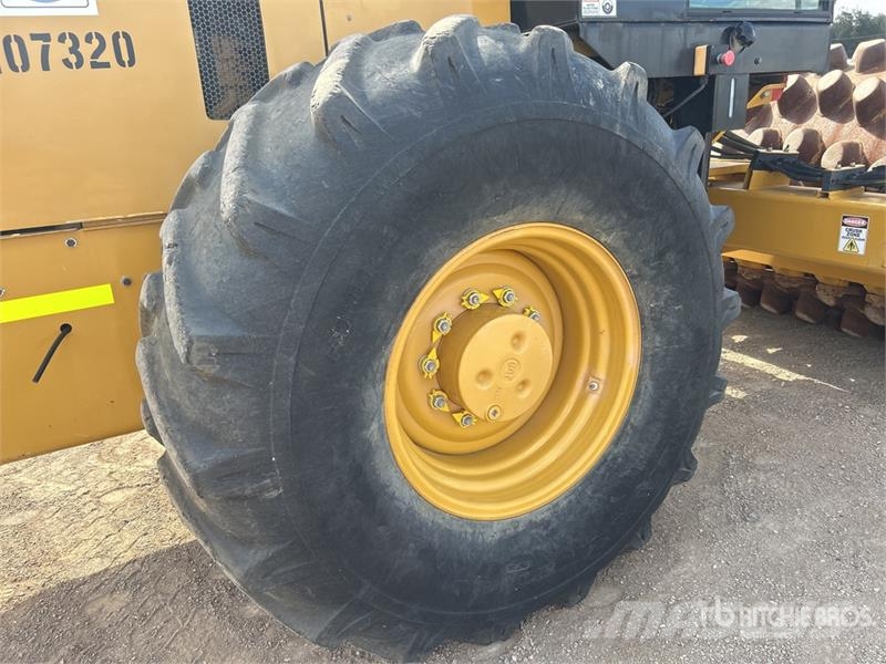 CAT CP-533E Padfoot Drum Compactor Ühe trumliga rullid