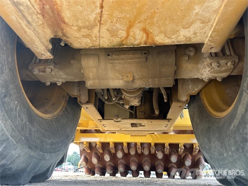 CAT CP-533E Padfoot Drum Compactor Ühe trumliga rullid