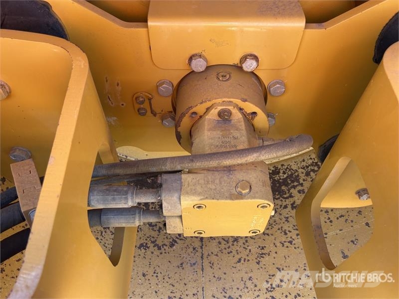 CAT CP-533E Padfoot Drum Compactor Ühe trumliga rullid