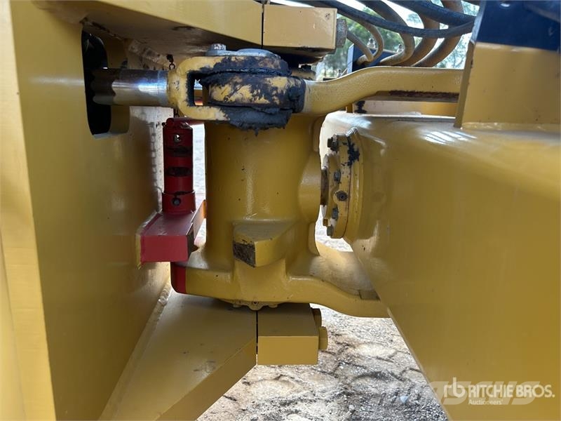 CAT CP-533E Padfoot Drum Compactor Ühe trumliga rullid