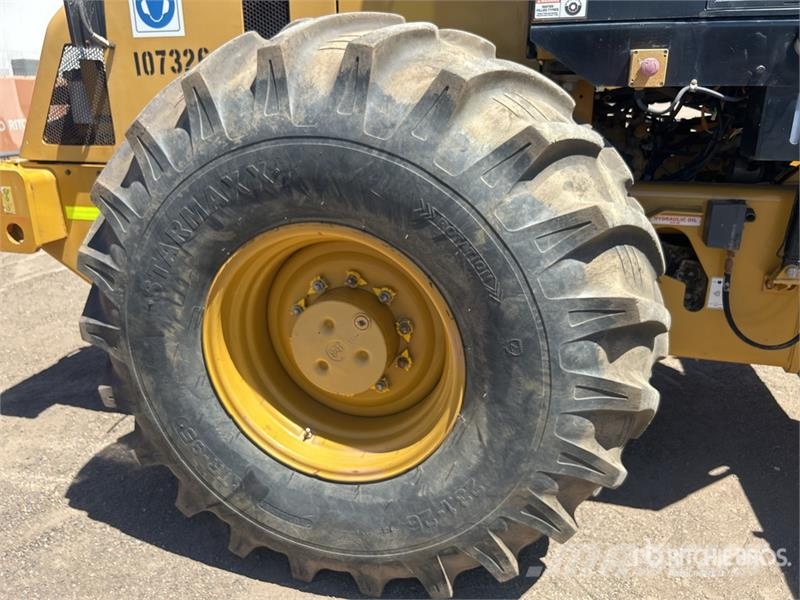 CAT CP-533E Padfoot Drum Compactor Ühe trumliga rullid