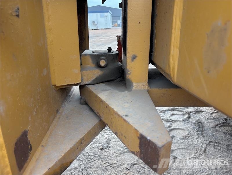 CAT CP-563C Padfoot Drum Compactor Ühe trumliga rullid