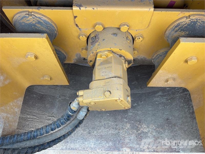 CAT CP-563C Padfoot Drum Compactor Ühe trumliga rullid