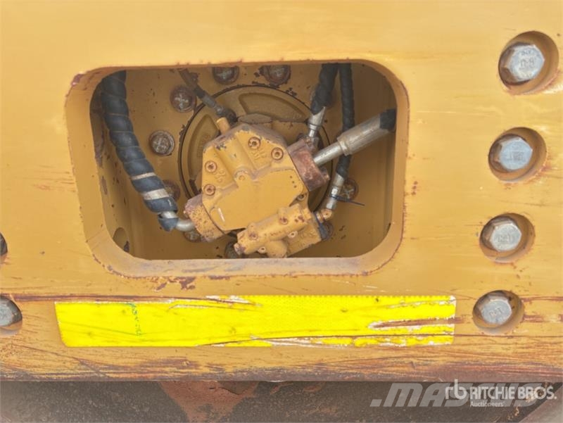 CAT CP76 Padfoot Drum Compactor مداحل أحادية الأسطوانة