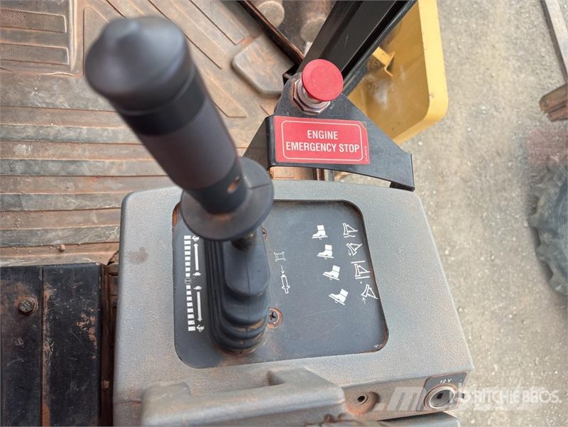 CAT CP76 Padfoot Drum Compactor مداحل أحادية الأسطوانة