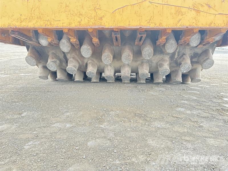 CAT CP76 Padfoot Drum Compactor مداحل أحادية الأسطوانة