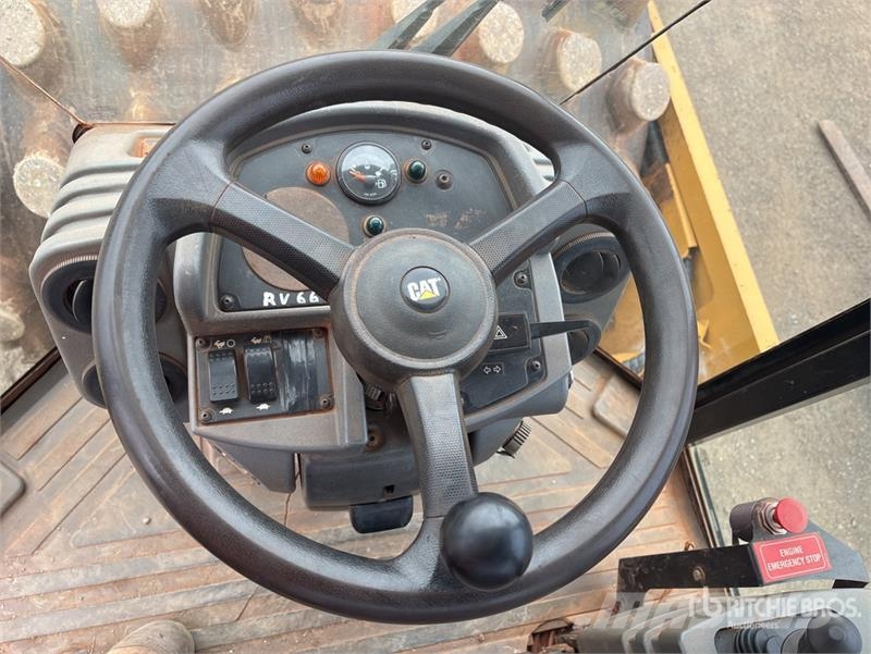 CAT CP76 Padfoot Drum Compactor مداحل أحادية الأسطوانة