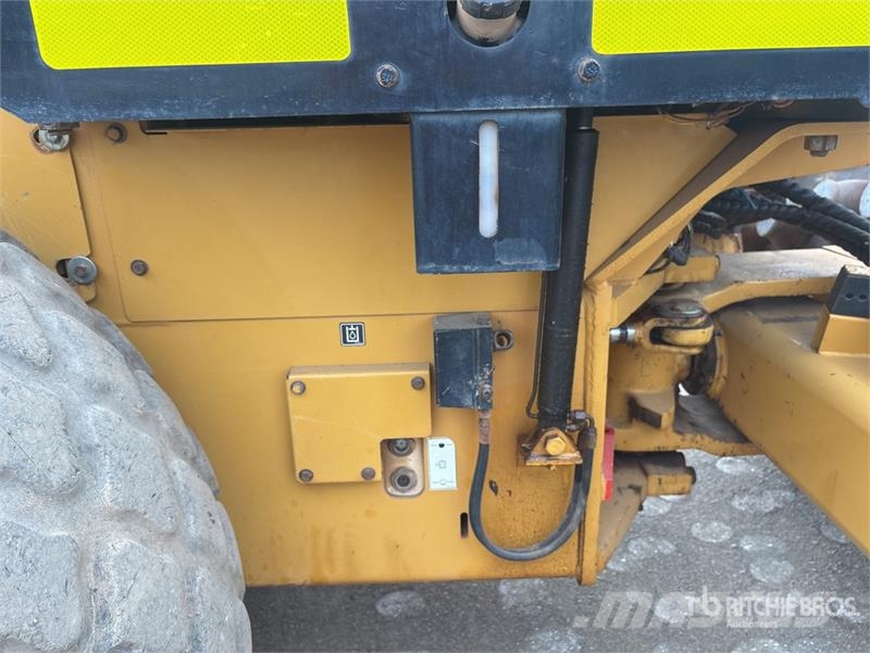 CAT CP76 Padfoot Drum Compactor مداحل أحادية الأسطوانة