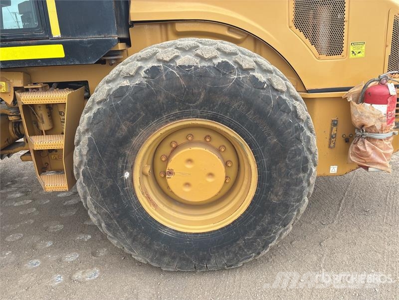 CAT CP76 Padfoot Drum Compactor مداحل أحادية الأسطوانة