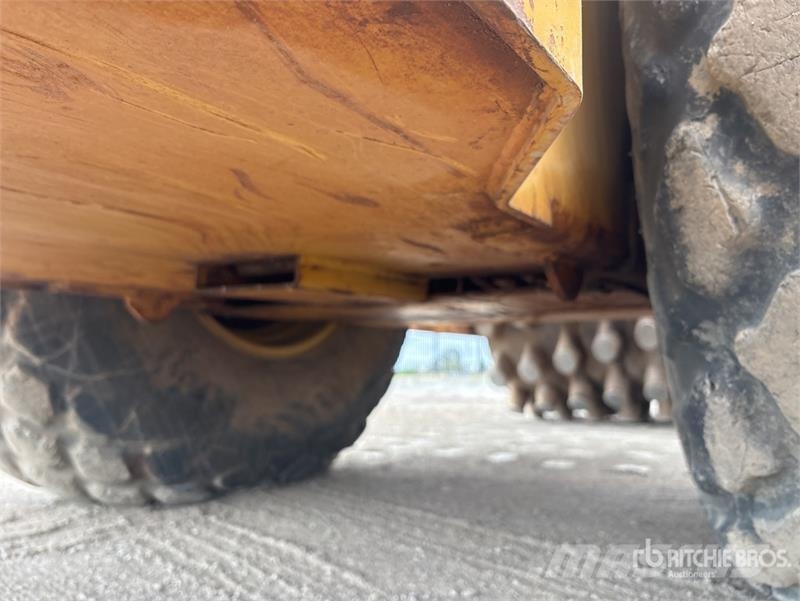 CAT CP76 Padfoot Drum Compactor مداحل أحادية الأسطوانة
