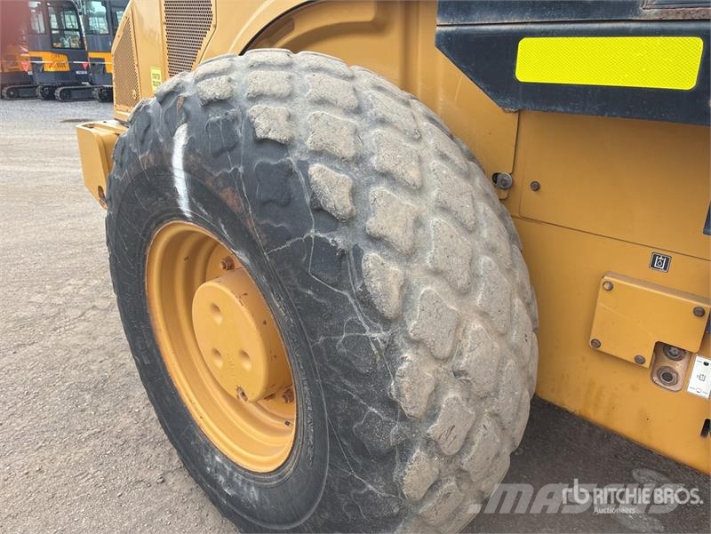 CAT CP76 Padfoot Drum Compactor مداحل أحادية الأسطوانة