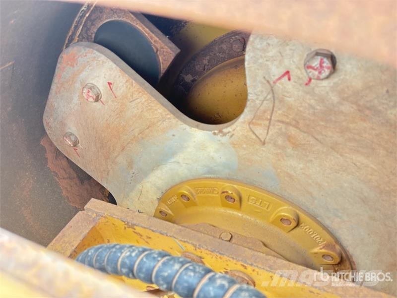 CAT CP76 Padfoot Drum Compactor مداحل أحادية الأسطوانة