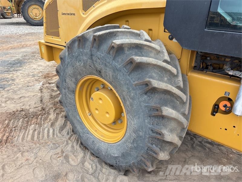 CAT CP76B Padfoot Drum Compactor Valjci sa jednim bubnjem
