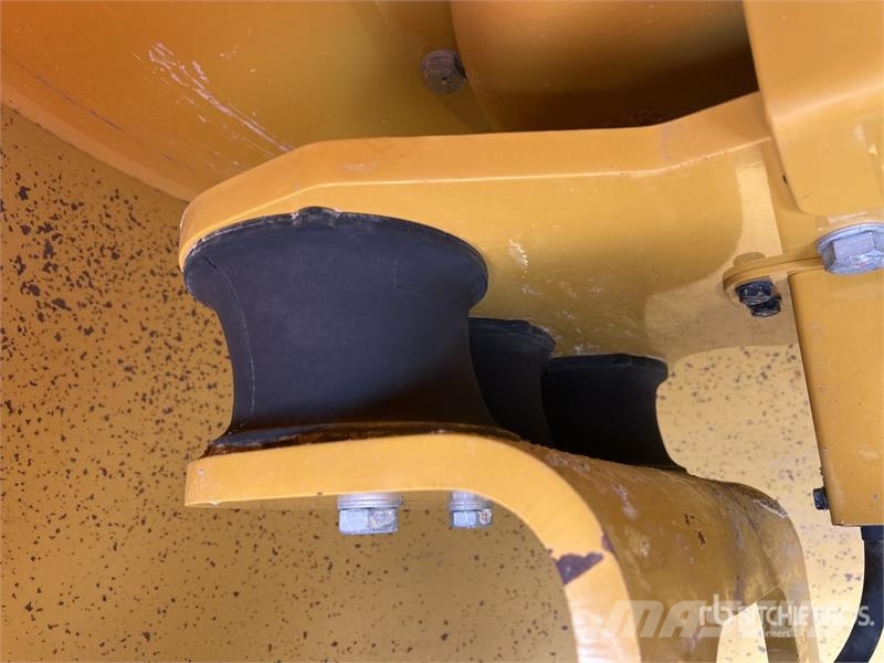 CAT CS-64B Smooth Drum Compactor Trilrolwalsen