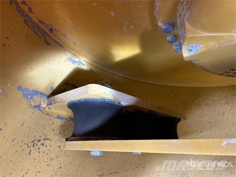 CAT CS-64B Smooth Drum Compactor Trilrolwalsen