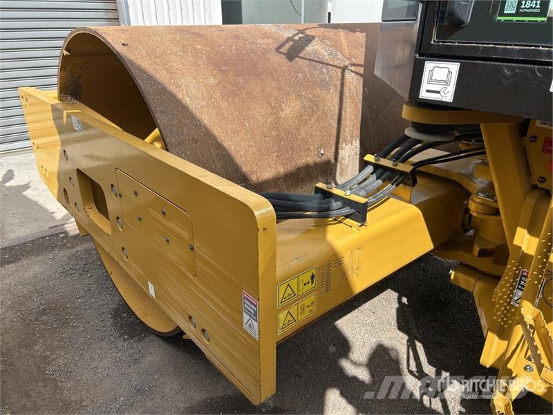 CAT CS-64B Smooth Drum Compactor Trilrolwalsen