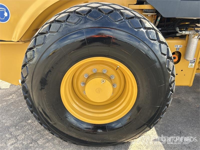 CAT CS-64B Smooth Drum Compactor Trilrolwalsen