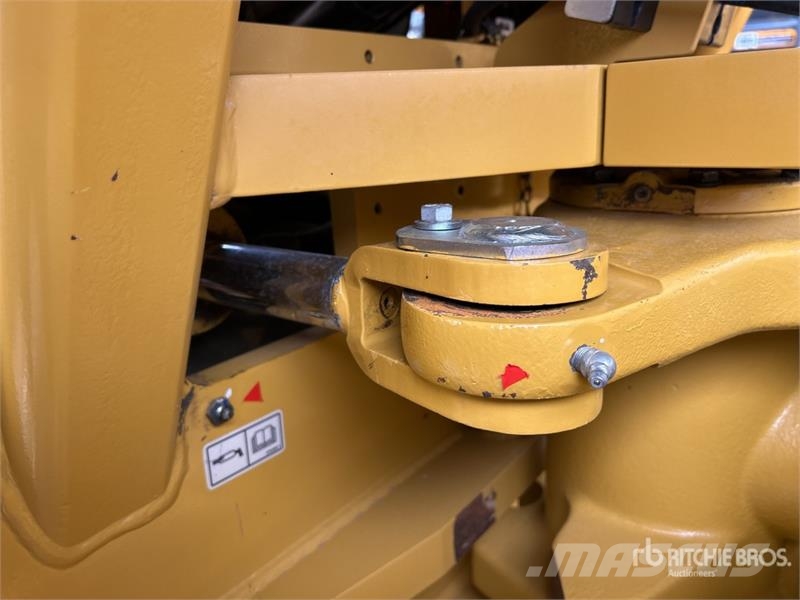 CAT CS-64B Smooth Drum Compactor Trilrolwalsen