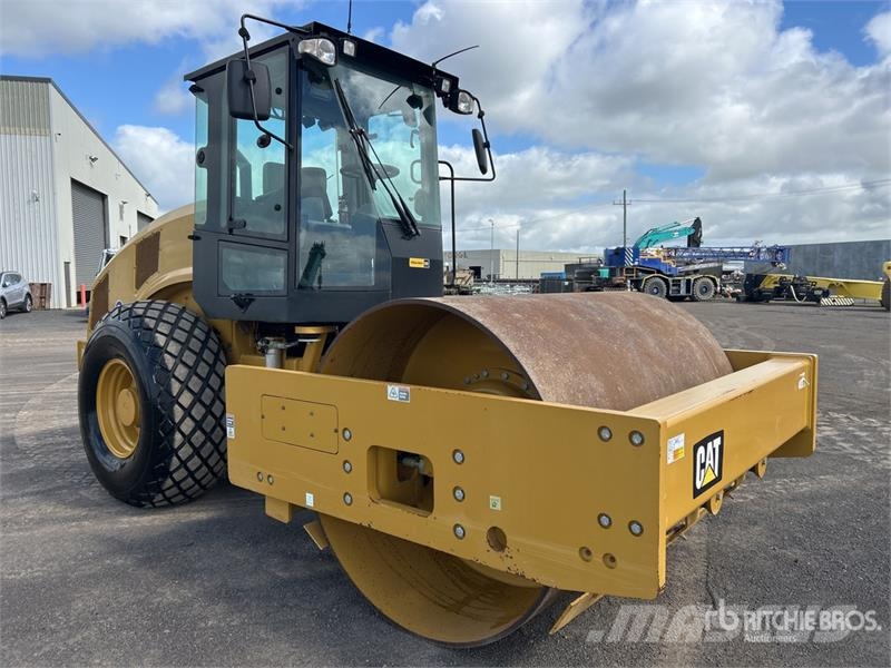 CAT CS-64B Smooth Drum Compactor Trilrolwalsen