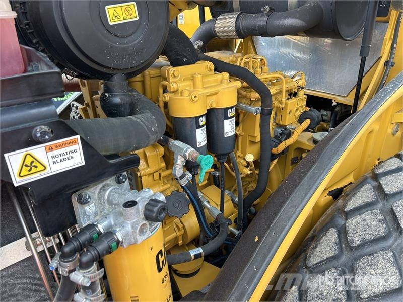 CAT CS-64B Smooth Drum Compactor Trilrolwalsen