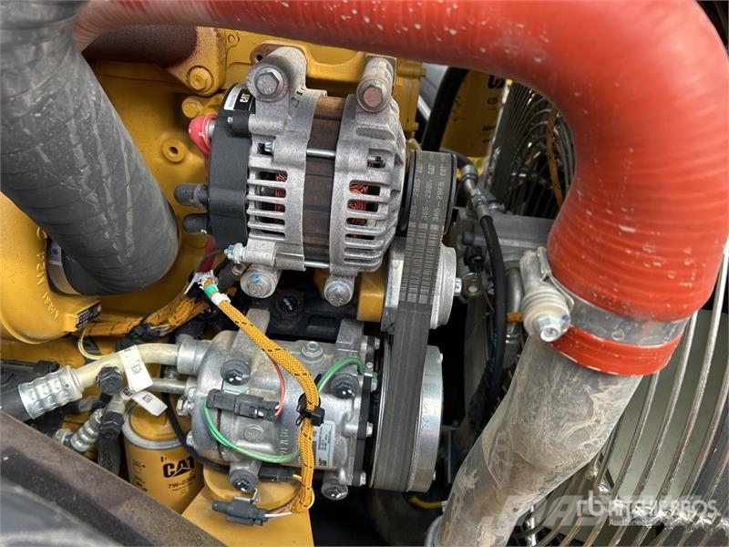 CAT CS-64B Smooth Drum Compactor Trilrolwalsen