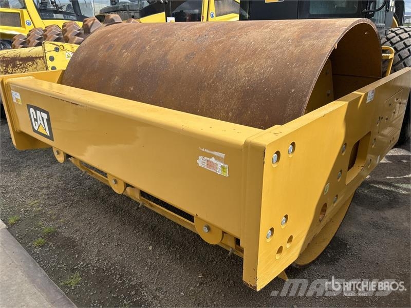 CAT CS-64B Smooth Drum Compactor Trilrolwalsen