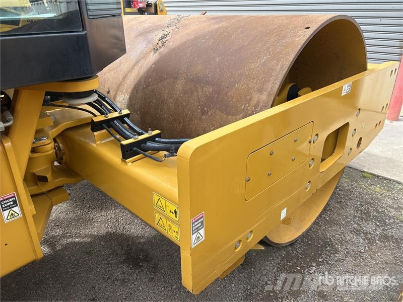 CAT CS-64B Smooth Drum Compactor Trilrolwalsen