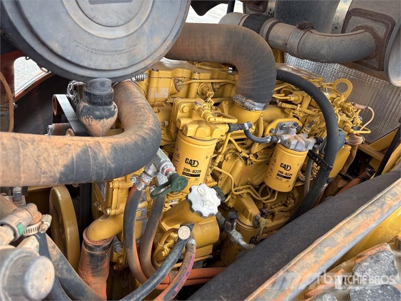 CAT CS-78B Smooth Drum Compactor 单轮压路机