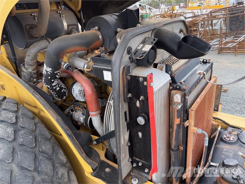 CAT CS-78B Smooth Drum Compactor 单轮压路机