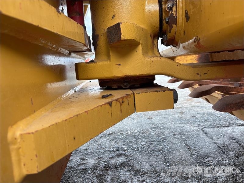 CAT CS-78B Smooth Drum Compactor 单轮压路机