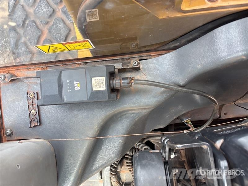 CAT CS-78B Smooth Drum Compactor 单轮压路机