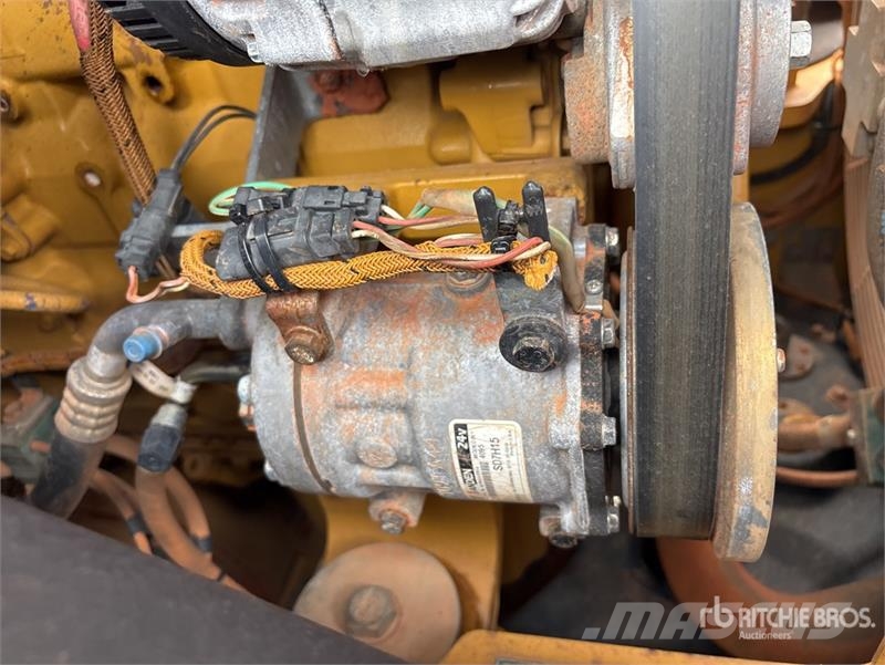 CAT CS-78B Smooth Drum Compactor 单轮压路机