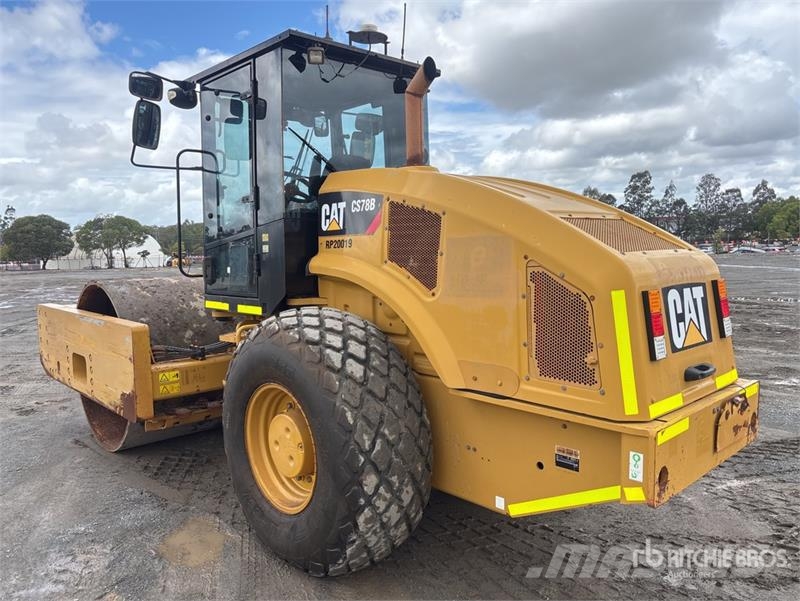 CAT CS-78B Smooth Drum Compactor 单轮压路机