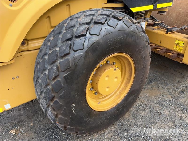 CAT CS-78B Smooth Drum Compactor 单轮压路机