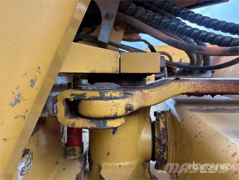 CAT CS-78B Smooth Drum Compactor 单轮压路机