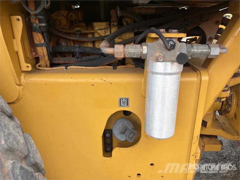CAT CS-78B Smooth Drum Compactor 单轮压路机