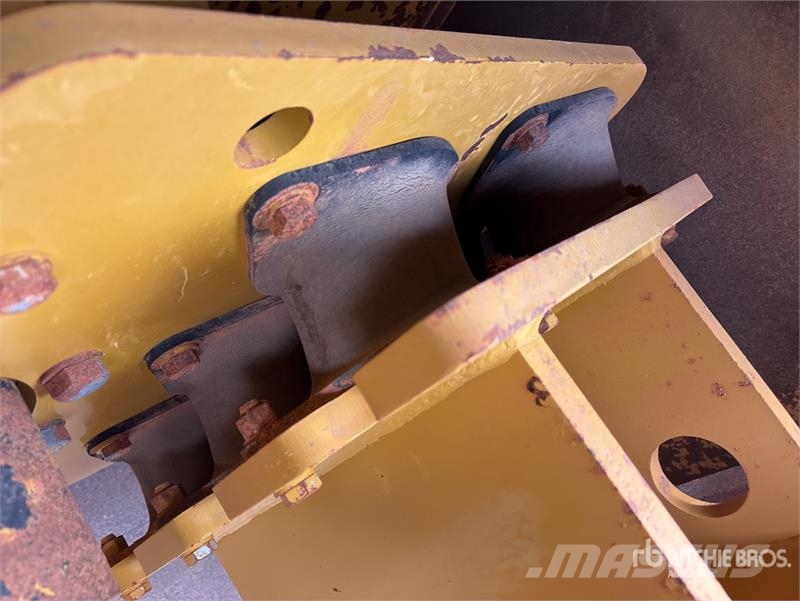 CAT CS-78B Smooth Drum Compactor 单轮压路机