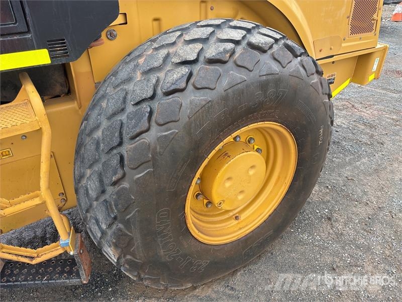 CAT CS-78B Smooth Drum Compactor 单轮压路机
