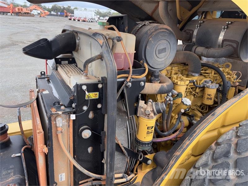 CAT CS-78B Smooth Drum Compactor 单轮压路机