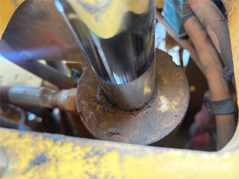 CAT CS-78B Smooth Drum Compactor 单轮压路机