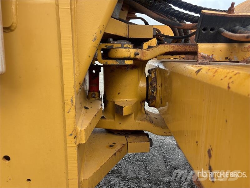 CAT CS-78B Smooth Drum Compactor 单轮压路机