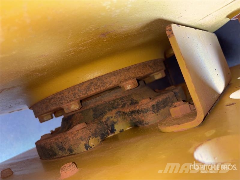 CAT CS-78B Smooth Drum Compactor 单轮压路机