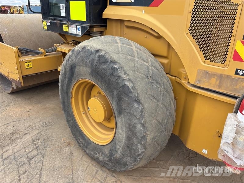 CAT CS56 Smooth Drum Compactor Ühe trumliga rullid