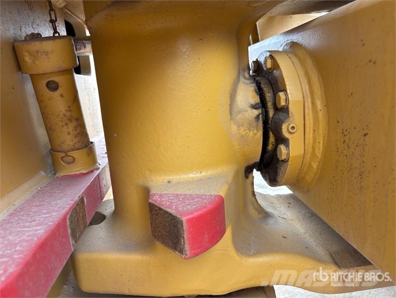 CAT CS56 Smooth Drum Compactor Ühe trumliga rullid