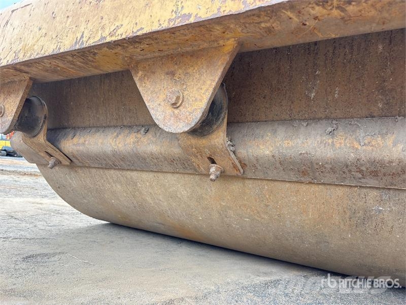 CAT CS56 Smooth Drum Compactor Ühe trumliga rullid