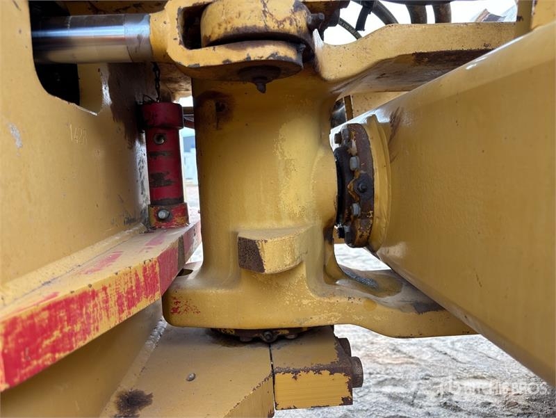 CAT CS56 Smooth Drum Compactor Ühe trumliga rullid