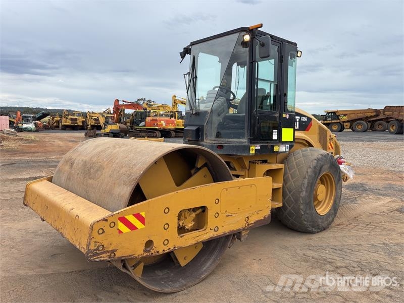 CAT CS56 Smooth Drum Compactor Ühe trumliga rullid